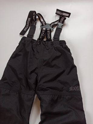 Czarne spodnie z szelkami