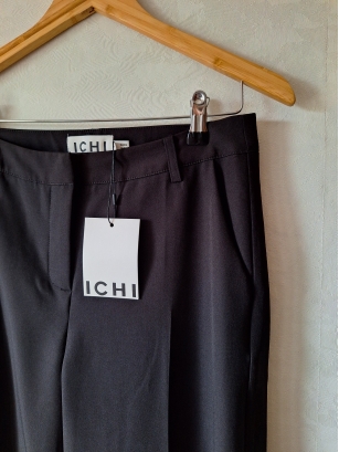 Czarne garniturowe spodnie Ichi