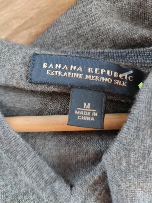 Szary męski sweterek z merino i jedwabiem Banana Republic M dekolt V szpic w serek